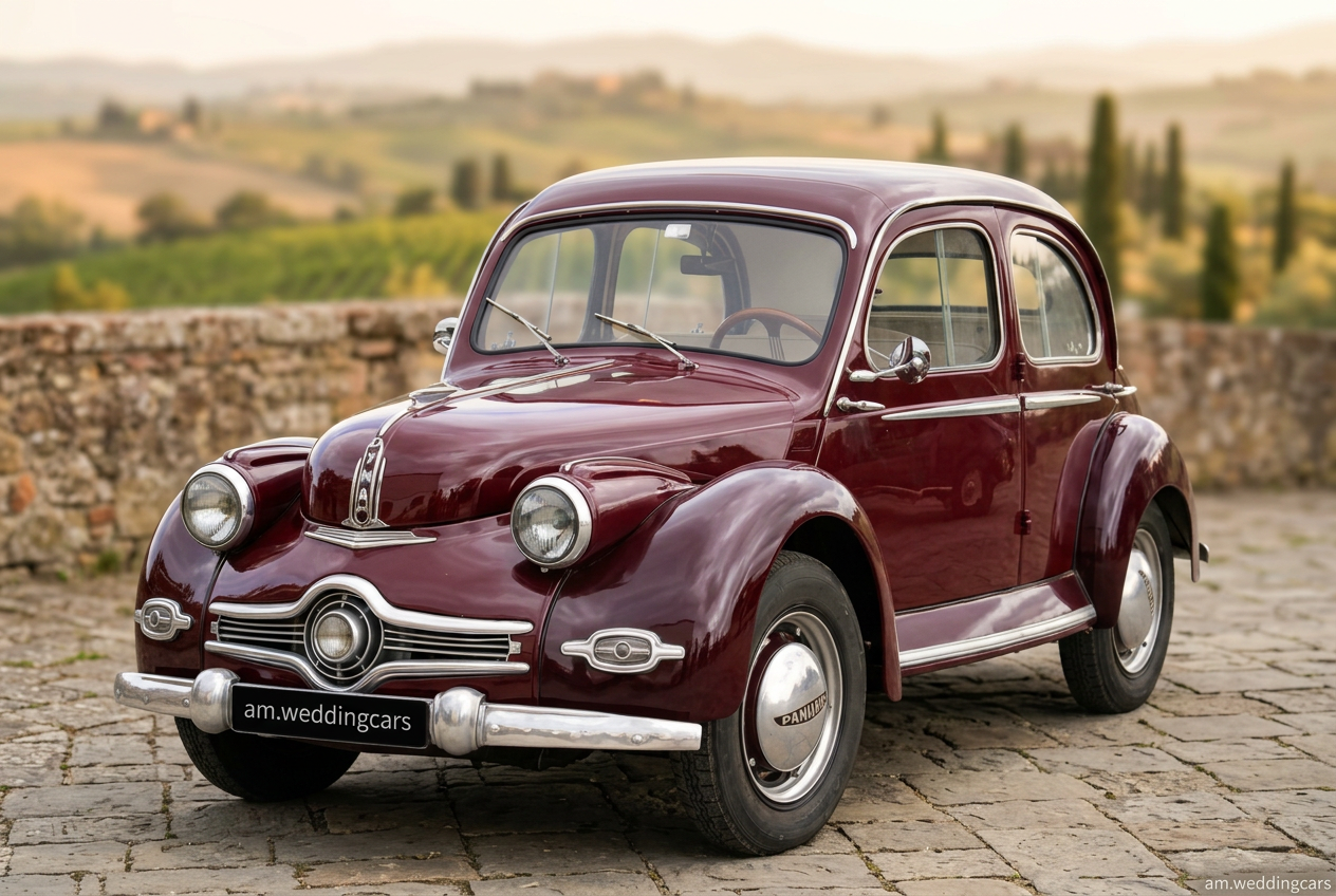 Panhard Dyna 1950 cor bordeaux estacionado em campo verde, A&M Wedding Cars
