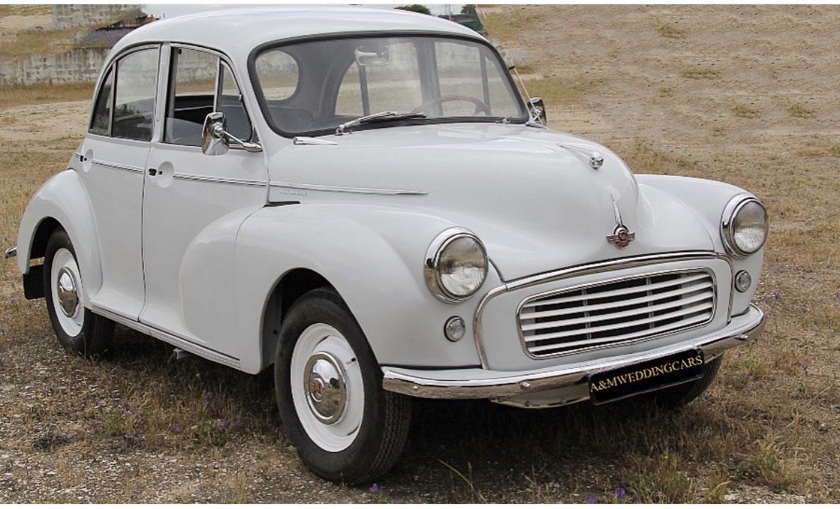 Morris Minor 1000 branco com jantes brancas, carro clássico para casamentos